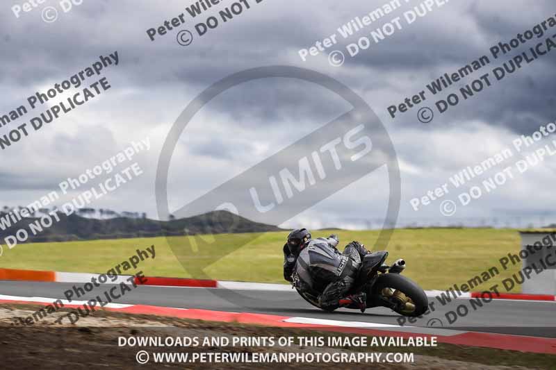 cadwell no limits trackday;cadwell park;cadwell park photographs;cadwell trackday photographs;enduro digital images;event digital images;eventdigitalimages;navarra;no limits trackdays;peter wileman photography;racing digital images;trackday digital images;trackday photos